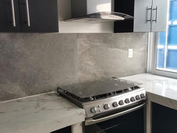 Venta Casa Sola con Recámaras en PB, Lomas de San Antón