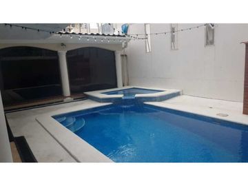 VENTA  CASA CON PISCINA EN LA ALAMEDA