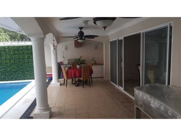 VENTA  CASA CON PISCINA EN LA ALAMEDA
