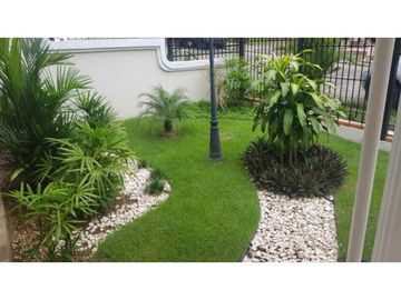 VENTA  CASA CON PISCINA EN LA ALAMEDA