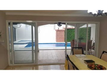 VENTA  CASA CON PISCINA EN LA ALAMEDA