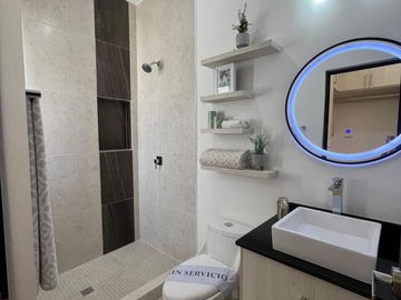 VENTA CASA EN CANCUN  3 HABITACIONES ALBERCA, PADEL, GYM