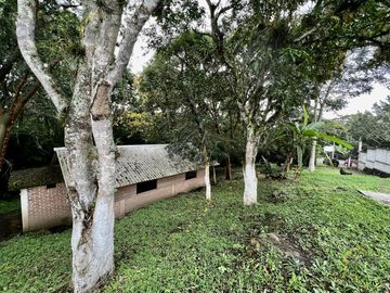 Terreno con cabaña en venta en La Estanzuela Ver, acceso directo a calle.