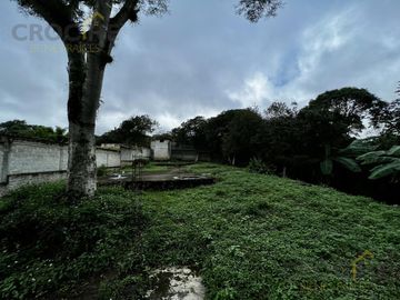 Terreno con cabaña en venta en La Estanzuela Ver, acceso directo a calle.