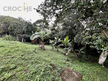 Terreno con cabaña en venta en La Estanzuela Ver, acceso directo a calle.