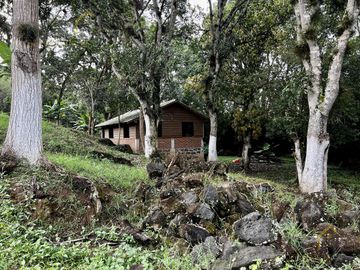 Terreno con cabaña en venta en La Estanzuela Ver, acceso directo a calle.