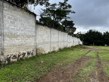 Terreno con cabaña en venta en La Estanzuela Ver, acceso directo a calle.
