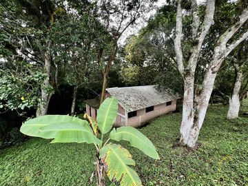 Terreno con cabaña en venta en La Estanzuela Ver, acceso directo a calle.