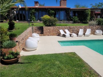 Venta. Casa y departamento de montaña. Estancia Vieja. Córdoba