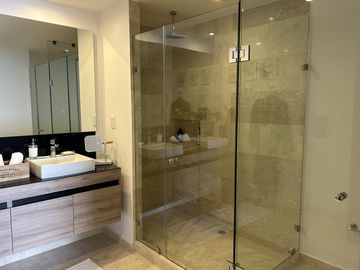 Departamento a estrenar en Venta en Balcones Coloniales con las mejores Vistas de la Ciudad