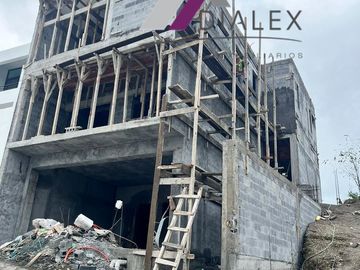 Fraccionamiento Alamosur -CARRETERA NACIONAL- Casa VENTA Santiago 270 m2