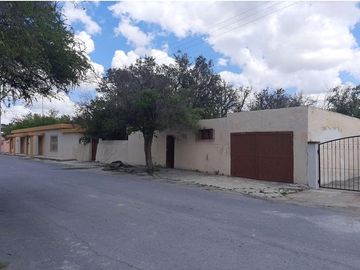 Casa en Venta  de un piso Centro del Municipio de Paras N.L.