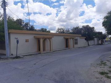 Casa en Venta  de un piso Centro del Municipio de Paras N.L.