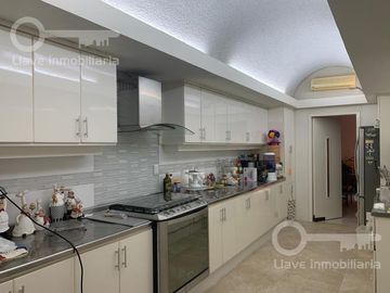 Venta y Renta de Casa amueblada con 3 habitaciones en calle Cuauhtémoc, Col. Centro, Coatzacoalcos, Ver.