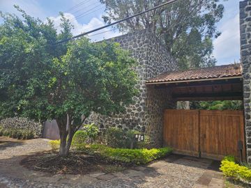CASA EN LOS VOLCANES