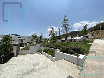 CASA EN VENTA EN EL BARRO ZONA CARRETERA NACIONAL MONTERREY
