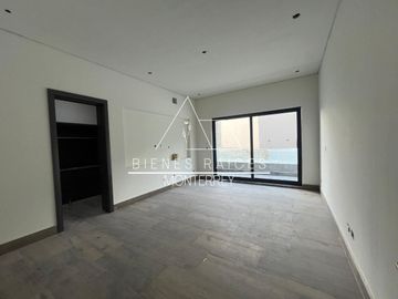Casa en Privada Granadas en zona de El  Uro