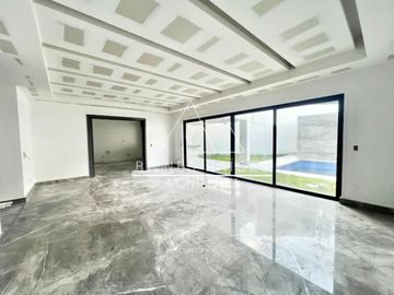 Casa en Privada Granadas en zona de El  Uro