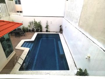 FRACC. VIRGINIA, Casa en VENTA con ALBERCA, cuarto de servicio, 3 recamaras con baño
