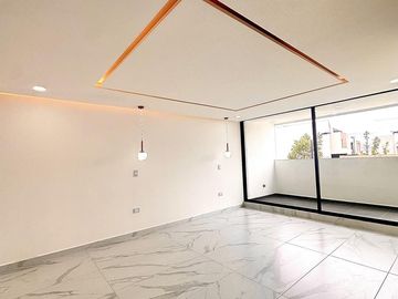 Casa en PRE VENTA de 5 recamaras en Angelopolis II, Puebla