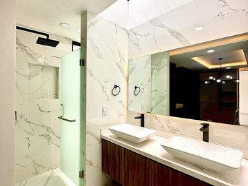 Casa en PRE VENTA de 5 recamaras en Angelopolis II, Puebla