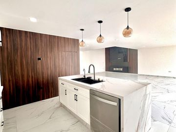 Casa en PRE VENTA de 5 recamaras en Angelopolis II, Puebla
