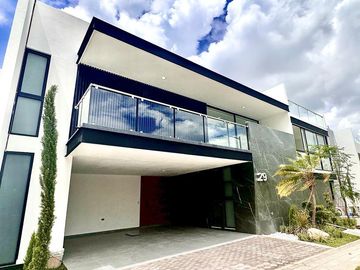 Casa en PRE VENTA de 5 recamaras en Angelopolis II, Puebla