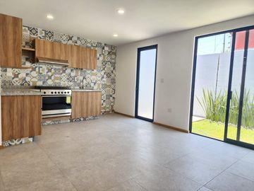 Casa Nueva en Venta atras de Plaza San Diego fraccionamiento Cortijo de San Diego