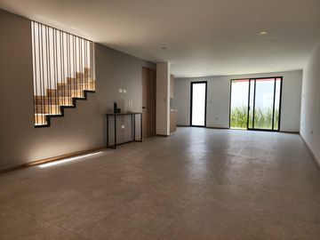 Casa Nueva en Venta atras de Plaza San Diego fraccionamiento Cortijo de San Diego