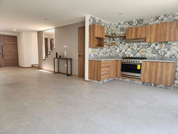 Casa Nueva en Venta atras de Plaza San Diego fraccionamiento Cortijo de San Diego