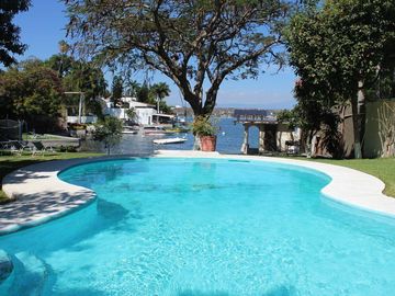 CASA EN VENTA  EN TEQUES FRENTE AL LAGO
