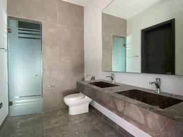 Casa en venta en Alamosur, Santiago.