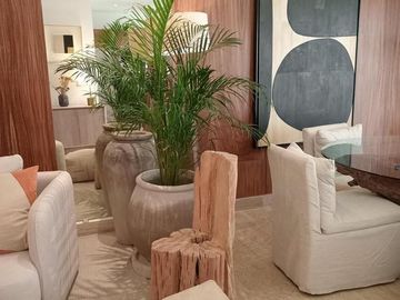 Casa en venta en Cancún con alberca en residencial privado!