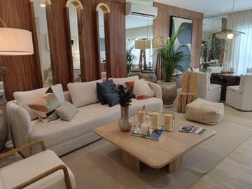 Casa en venta en Cancún con alberca en residencial privado!