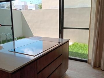 Casa en venta en Cancún con alberca en residencial privado!