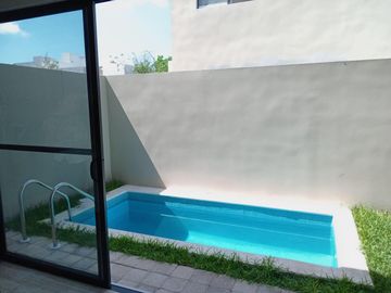 Casa en venta en Cancún con alberca en residencial privado!