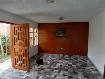 Casa en venta zona Av. 20 de Noviembre