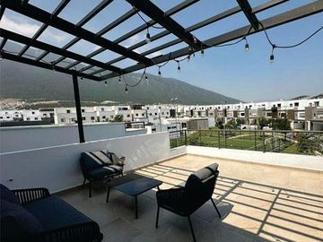 CASA AMUEBLADA EN VENTA EN PORTO CUMBRES, SECTOR FLORENCIA