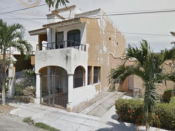 Casa en VENTA en COLONIA DEL SOL, MANZANILLO, COLIMA a 4 min de LAGUNA VALLE
