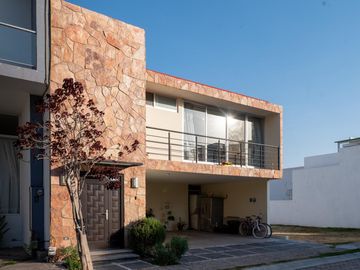 CASA EN VENTA EN PARQUE BAJA CALIFORNIA, ZONA LOMAS DE ANGELÓPOLIS III