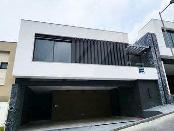 Col. Castaños del Vergel -CARRETERA NACIONAL- Casa en Venta Monterrey Zona Sur