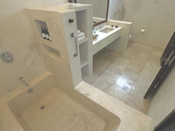 Casa en Venta a una cuadra de paseo de Montejo