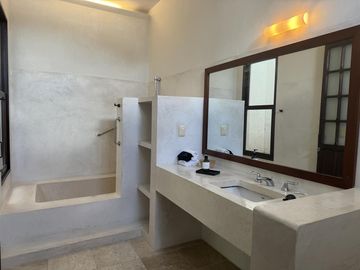 Casa en Venta a una cuadra de paseo de Montejo