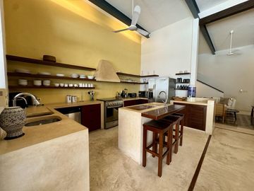 Casa en Venta a una cuadra de paseo de Montejo