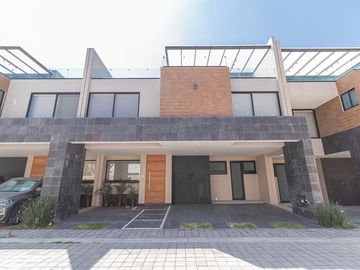 Casa en Venta en Residencial Santa Gema, Zona Camino Real a Cholula