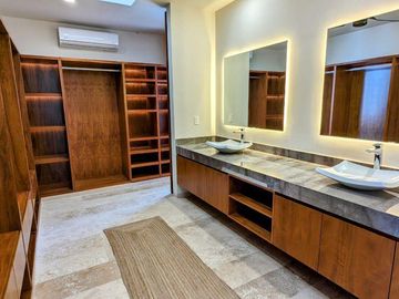 Venta Residencia en Yucatán Country Club, El Mejor Club de Golf de México