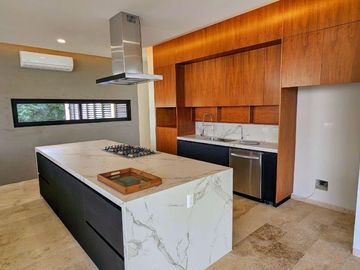 Venta Residencia en Yucatán Country Club, El Mejor Club de Golf de México