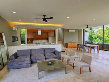 Venta Residencia en Yucatán Country Club, El Mejor Club de Golf de México
