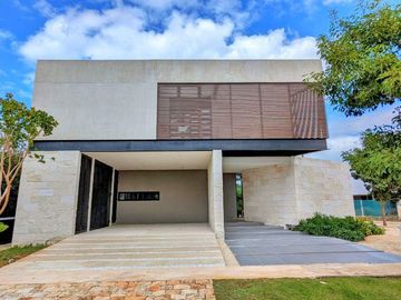 Venta Residencia en Yucatán Country Club, El Mejor Club de Golf de México