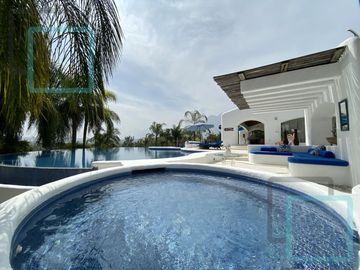 CASA EN VENTA CONGREGACIÓN HUAJUQUITO ZONA CARRETERA NACIONAL SANTIAGO